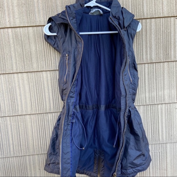 Athleta Rockview Vest in Navy size M - Picture 5 of 8